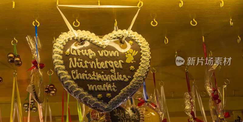 来自纽伦堡圣诞市场的姜饼心形祝福德国“Gruss vom Nuernberger christkindlesmarket”